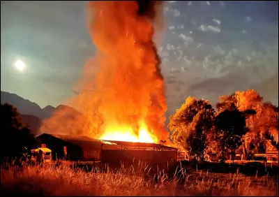 Les feux dans sa ville avaient l'odeur de...
