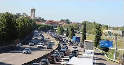 Quelle est l'autoroute synonyme de vacances et donc surnommée "l'autoroute du soleil" ?