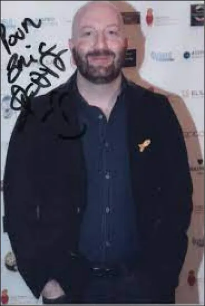 Qui est cet humoriste, portant le prénom Sacha ?