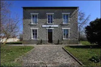 Commune francilienne, dans l'arrondissement d'Étampes, Roinvilliers se situe dans le département ...