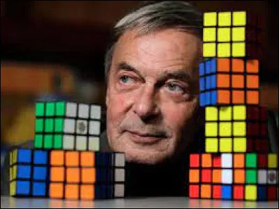 Savez-vous combien de temps il a fallu à Erno Rubik, le créateur du Rubik's Cube, pour le résoudre ?