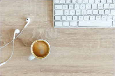 Cest lhistoire dun homme qui rentre dans un café