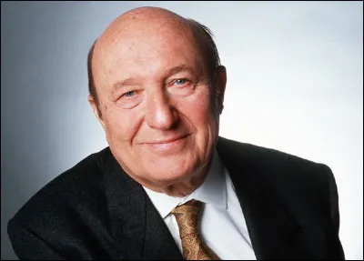 Qui est cet écrivain, auteur de cette citation : ''Le sexe masculin est ce qu'il y a de plus léger au monde, une simple pensée le soulève.'' ?