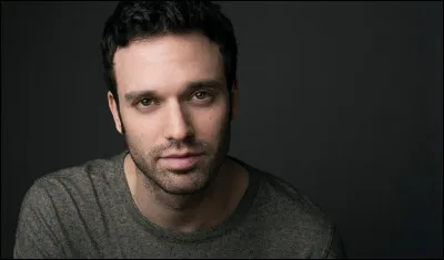 Comment s'appelle l'acteur ?