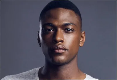 Comment s'appelle l'acteur ?