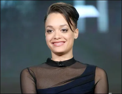 Comment s'appelle l'actrice ?