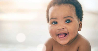 Commençons facile... Si un bébé de couleur noire naît, de quelle couleur sont ses dents ?