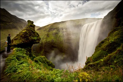 Histoire : Par quel pays, l'Islande a-t-elle longtemps été dominée ?