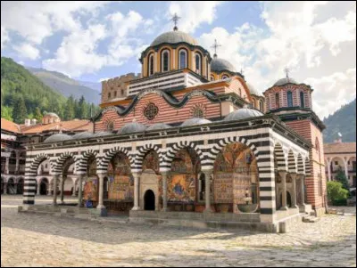 Monument : Comment s'appelle ce monastère qui porte le nom d'un massif montagneux de Bulgarie ?