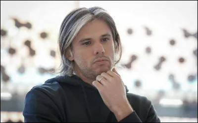 Qui est ce rappeur fran&ccedil;ais, co-auteur et compositeur du single ''Suicide social'' ?