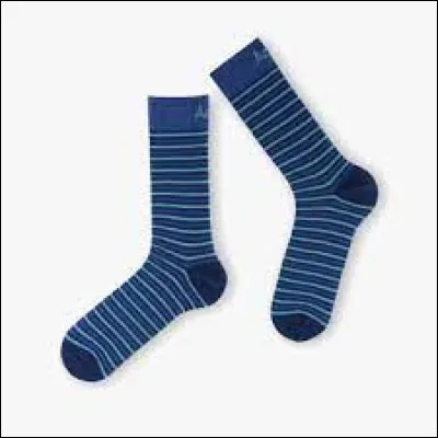 Mon premier est le contraire de "froid", mon deuxième est le quart de 28, mon tout est un sous-vêtement, je suis...