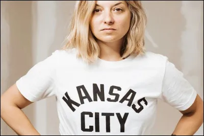 Vous &ecirc;tes dans une &eacute;mission o&ugrave; l'on doit noter des gens en fonction de leur beaut&eacute; et ton compagnon dit qu'il t'aime parce qu'il aime ta simplicit&eacute;, compar&eacute;e &agrave; d'autres gens ; comment le prends-tu ?