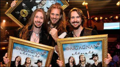 Complétez : 
"Wer weiß schon wohin es uns..."