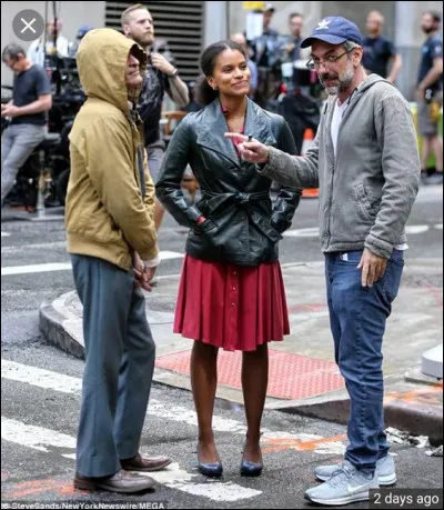 Le réalisateur n'est autre que Guillermo del Toro.