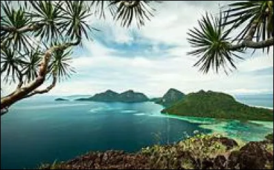 De quoi est constitu&eacute;e la pellicule se trouvant autour des gouttelettes de l'eau s&egrave;che en chimie ?