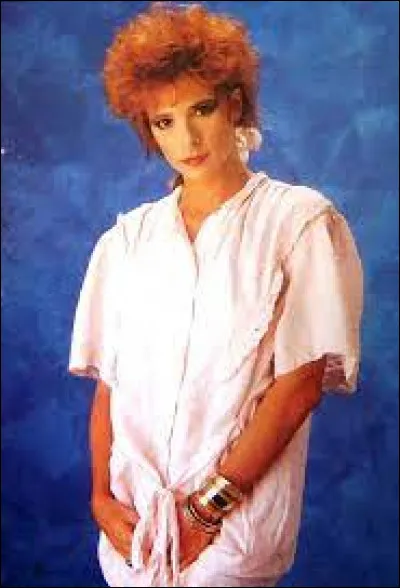 Quelle chanteuse n'hésite pas à se dévoiler entièrement nue dans le clip de sa chanson "Libertine" en 1986 ?