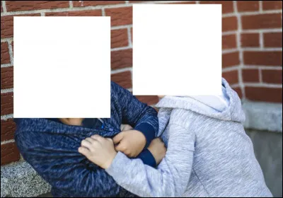 En patrouille, tu aperçois deux gamins en train de se battre. Que fais-tu ?