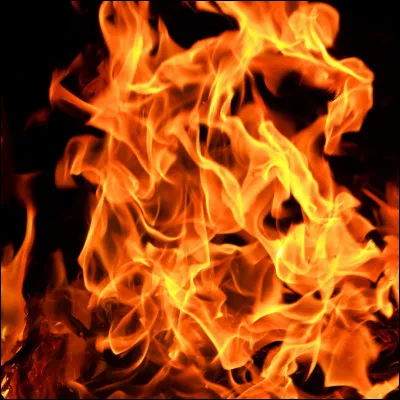 Dans quel livre le dieu de la Bible guide-t-il les Israélites dans le désert sous la forme d'une colonne de feu ?