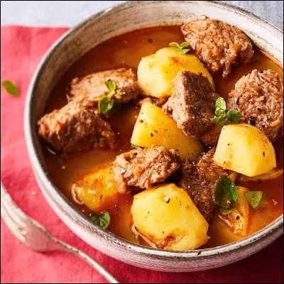 Quelle &eacute;pice issue de piment doux ou de poivron entre dans la recette du goulasch ?