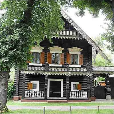 Quel personnage de conte slave est Baba Yaga ?