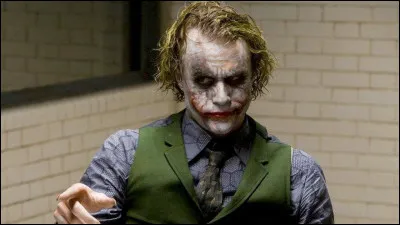 Dans le film ''Batman : The Dark Knight'', quel personnage le Joker pousse-t-il à la folie en entraînant la mort de la femme qu'il aime ?