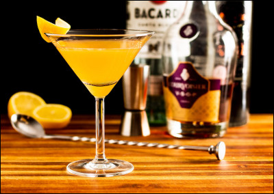 Cette boisson est basée sur du jus de citron, bien qu'on y retrouve dans des proportions égales du cointreau, du cognac et du rhum...