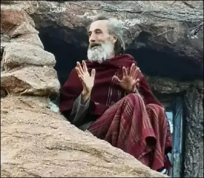 Selon l'expression, de quoi est faite la tour lorsqu'on parle d'un lieu où se retire une personne souhaitant couper les ponts avec le monde extérieur ?