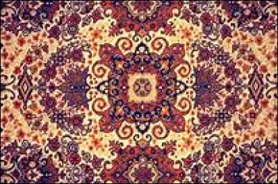 Dans quelle religion les fidèles prient-ils traditionnellement sur un tapis ?