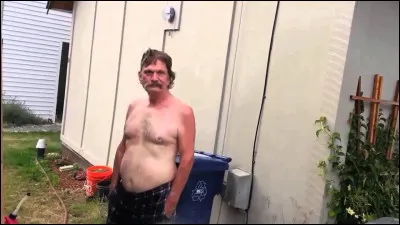 Comment s'appelle le nouveau voisin d'Aurélie ?