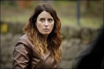 Quelle jeune femme, en se trompant de diagnostic, a été considérée comme responsable du handicap d'Hugo ?