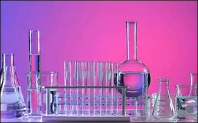 Lequel de ces accessoires n'est pas obligatoire en laboratoire ?