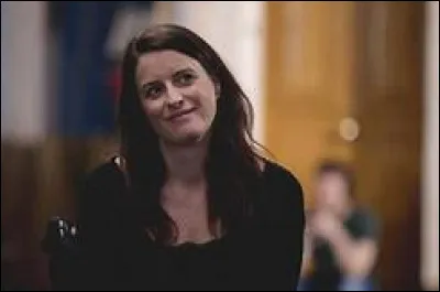 Avec qui Camille sort-elle ?