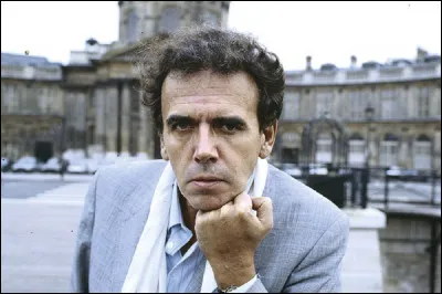 Qui est cet écrivain polémiste, créateur du journal ''L'Idiot international'' ?