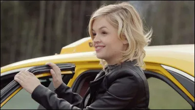 Et la fille qui parle beaucoup, c'est...