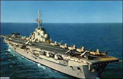 Quel est le nom de ce porte-avions français datant de 1957, désarmé en 1997 et déconstruit en 2010, celui d'un célèbre homme d'État français ?