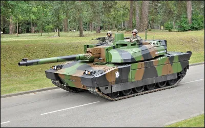 Quel est le nom de ce célèbre char français à suspension oléopneumatique, à boite de vitesses automatique et à moteur V12 de 1 500 chevaux ?