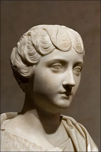 Comment s'appelle la mère de Faustine la Jeune ?