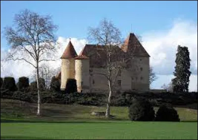 Je vous emmène à présent à la découverte du château de la Poivrière, à Saint-Sylvestre-Pragoulin. Commune de l'arrondissement de Riom, elle se situe dans le département ...