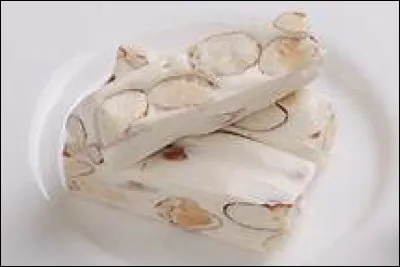 Durant quel siècle les premières recettes de nougat ont-elles été écrites ?