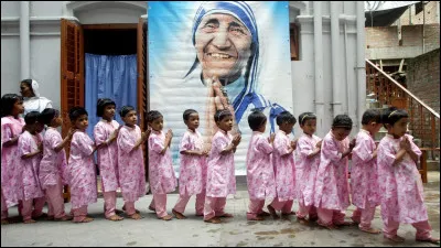 Quelle était la nationalité de Mère Teresa ?