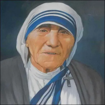 Pendant combien de temps Mère Teresa a-t-elle uvré pour les plus démunis ?