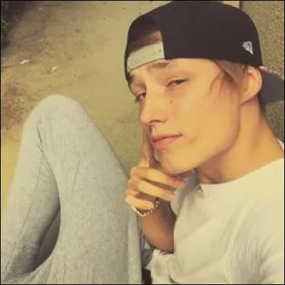 Aujourd'hui en 2022, Isac est-il célibataire ?