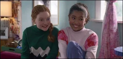 Maintenant dernière thématique : tes opinions sur la série. 
Penses-tu que Mallory et Jess ont leurs places dans le club ?