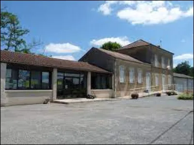 Je vous emmène à présent dans les Landes de Gascogne, à Caubeyres. Commune de l'arrondissement de Nérac, elle se situe dans le département ...