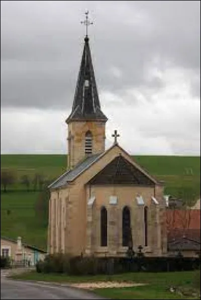 Vous ave sur cette image l'église Saint-Pierre-et-Saint-Paul, à Deuxnouds-davant-Beauzée. Ancienne commune de l'arrondissement de Bar-le-Duc, elle se situe dans le département ...