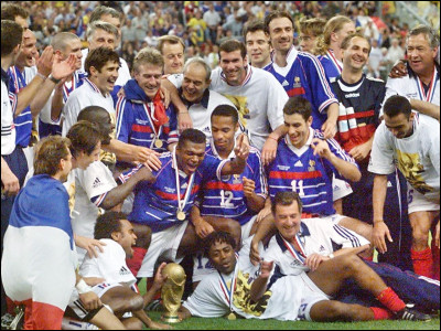 En quelle année la France remporte-t-elle pour la première fois la Coupe du monde de football ?
