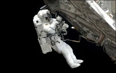 Quel spationaute français détient le record de temps de sortie extravéhiculaire ?