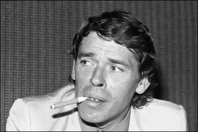 Ami, remplis mon verre
Encore un et je va
Encore un et je vais
Non, je ne pleure pas
Je chante et je suis gai
Mais j'ai mal d'être moi
 Ainsi débute une chanson de Jacques Brel qui s'intitule :