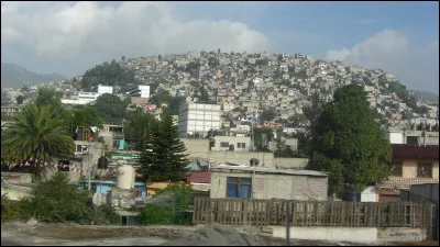 Quelle est cette ville, la deuxième la plus peuplée du Mexique située près de Mexico ?