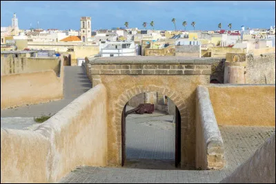 Quelle est cette ville côtière du Maroc, grande ville portuaire fortifiée ?